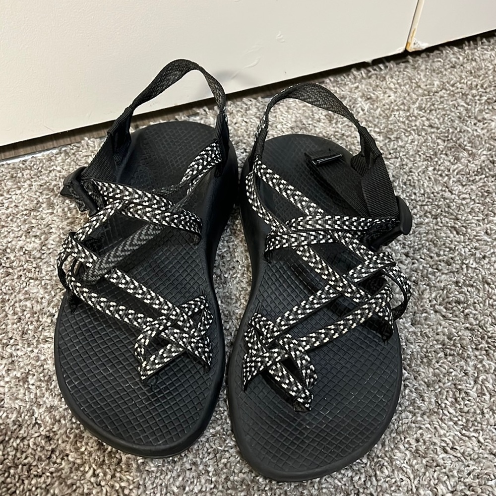 Size 8 I never wore them they are more like a 7.5 than an 8